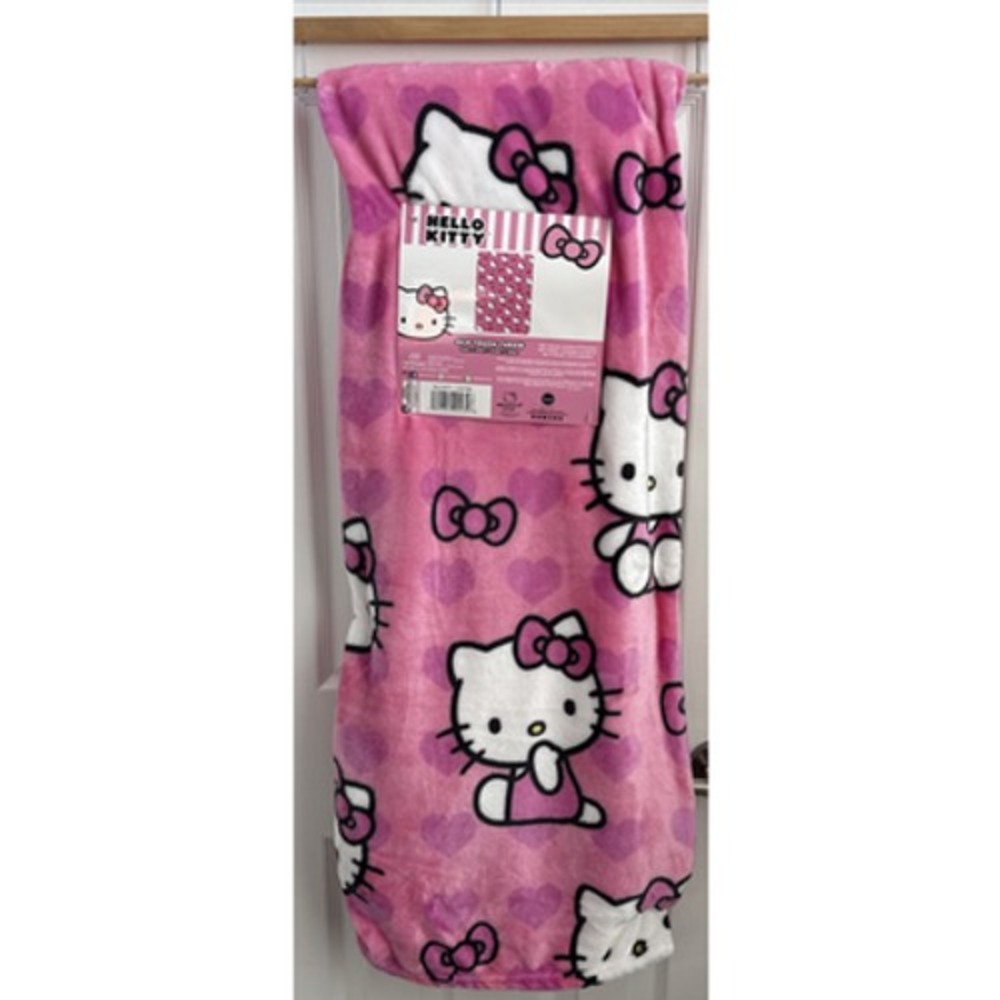 Sanrio Hello Kitty Silk Touch Throw Blanket 50x70 Pink New Heart Print  NW-90430
